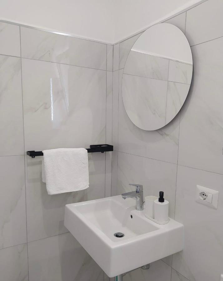Tina'S Room Санта-Марія-ді-Кастеллабате Екстер'єр фото